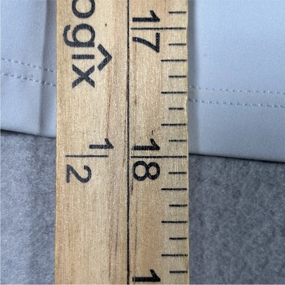 Lululemon Nulux Racerback Cropped Tank  Women’s Xsmall (0/2) Vapor Light Gray - Picture 5 of 10